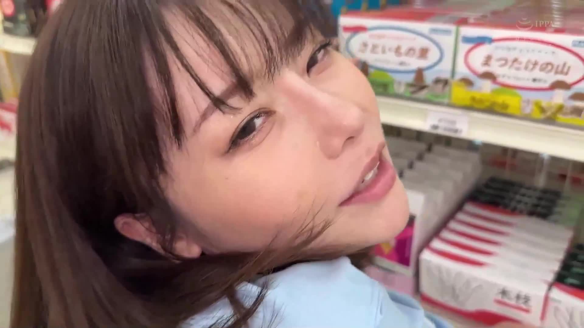 性慾橫溢的便利店打工女友，在有客人的情況下進行打工恐怖會議和縮短的色情服務，將精液抽插出來！工作結束後也是變態的陰道全開狀態，24小時不停地進行發情營業。秋元幸香 - AV大平台 - 中文字幕，成人影片，AV，國產，線上看