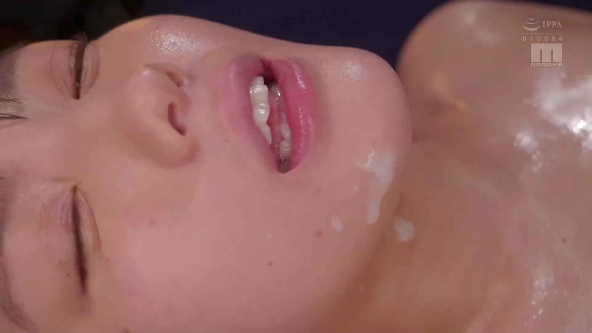 絕頂無限迴 Jcup女子大生的色情大覺醒 第一次噴濺了很多水。小鈴蜜柑 - AV大平台 - 中文字幕，成人影片，AV，國產，線上看