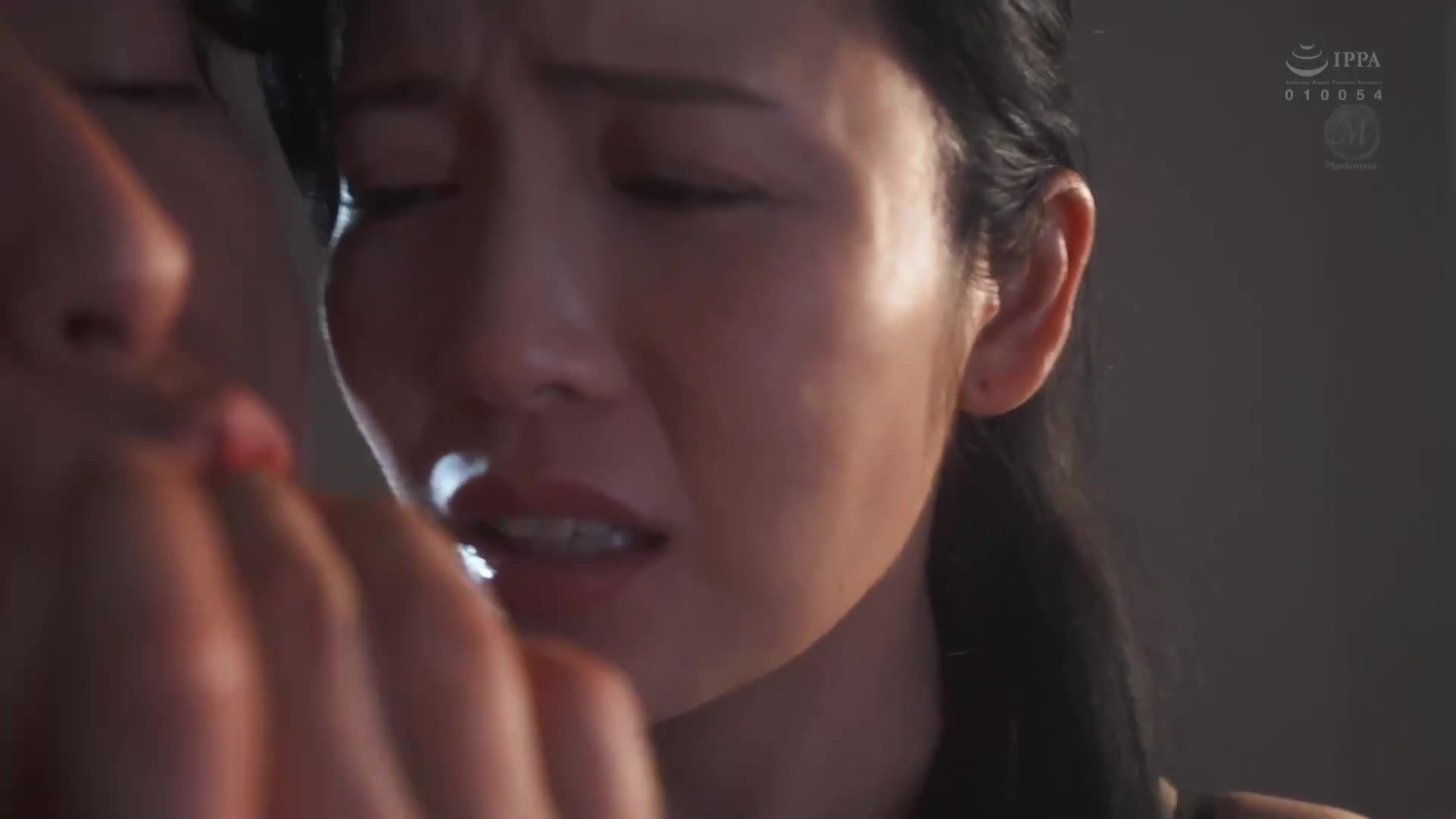 高級俱樂部的人妻，被太客的汗水和體液弄髒，閉店後進行中出枕頭生意。 沖宮那美 - AV大平台 - 中文字幕，成人影片，AV，國產，線上看