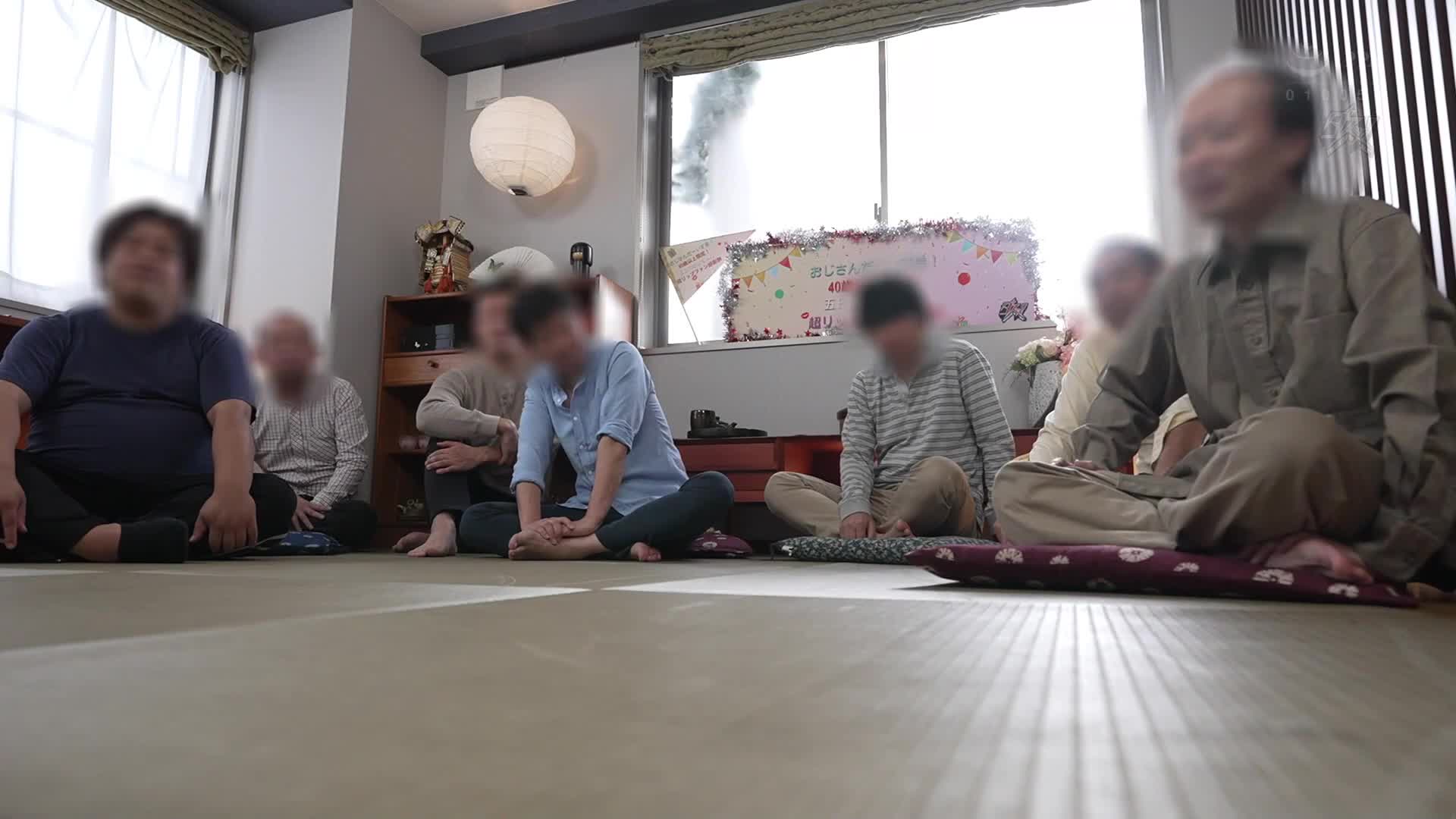 叔叔大～喜歡！限定40歲以上！擁有玩偶般身材的誘惑技巧，如果能忍住的話就可以生肉OK！五日市芽依小姐的超級唇膏粉絲感謝祭！ - AV大平台 - 中文字幕，成人影片，AV，國產，線上看