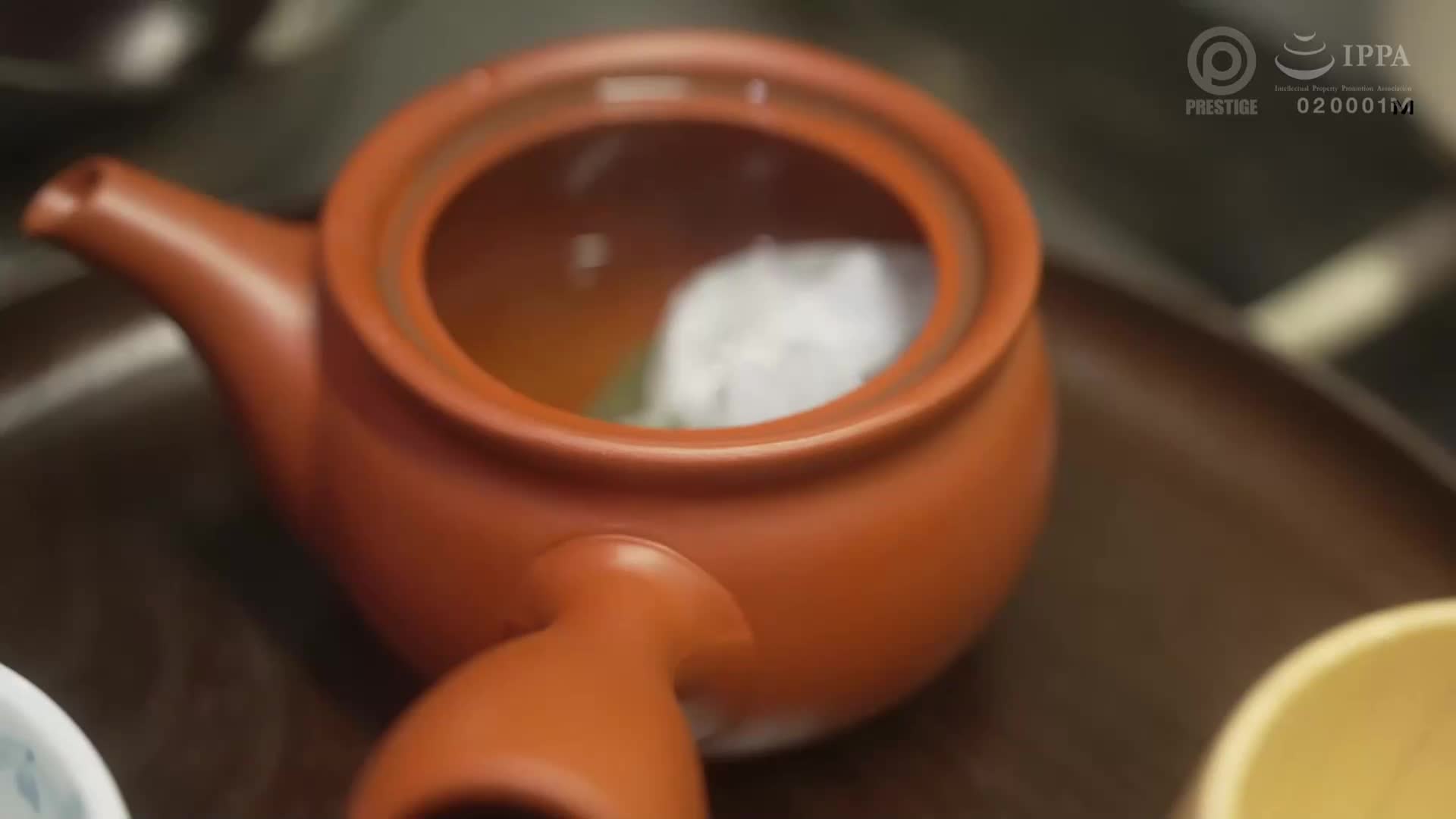 被欺凌到情慾難以停止的煩躁派遣OL：工作能力差，性慾卻無限絕倫－鈴村愛理 - AV大平台 - 中文字幕，成人影片，AV，國產，線上看