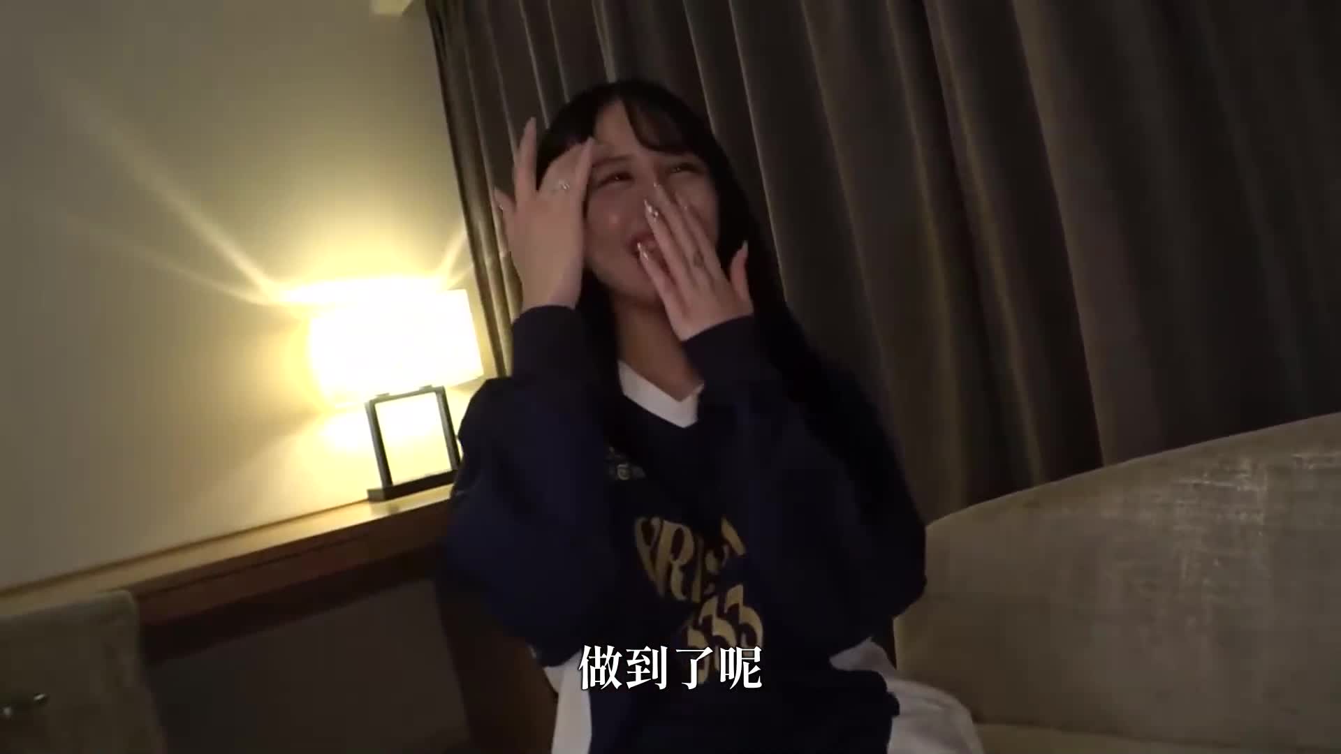 真正輕浮，初次拍攝。2156 超級美女帶著苗條的身材和豐滿的巨乳巨臀，緊緊纏繞在一起，瘋狂地扭動著身體！！用手指和口交，像鯨魚噴射般噴出大量潮水！！雖然看似是個虐待狂，卻用難以抵擋的雙點乳頭攻擊的三角手淫和深喉口交打破陣線！！藉著她修長的雙腿在站立後入位的姿勢中展示，以超過頂級的和彫風格瘋狂呻吟、扭動著... - AV大平台 - 中文字幕，成人影片，AV，國產，線上看