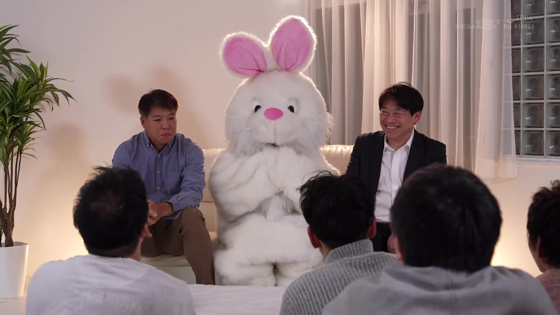 着獸裝工作AV出道 最直率善良的套裝演員女孩比起其他人有著...太過願從的，已經拋棄了初心。及川莉央（22）光禿 - AV大平台 - 中文字幕，成人影片，AV，國產，線上看