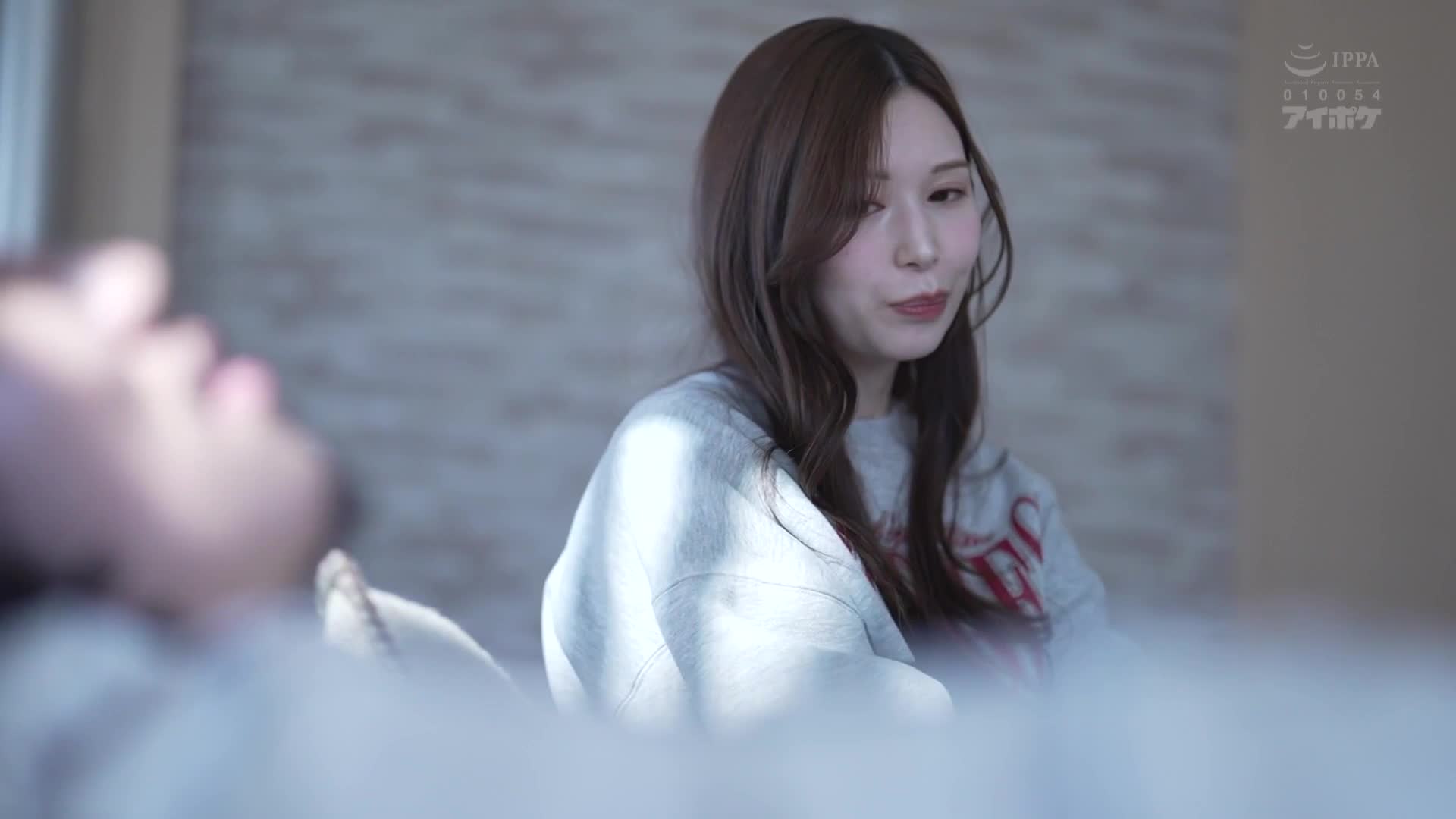 美麗人妻裸體模特NTR，被丈夫以外的男人引誘，陷入情網的人妻令人震驚的出軌影片。明里紬 - AV大平台 - 中文字幕，成人影片，AV，國產，線上看