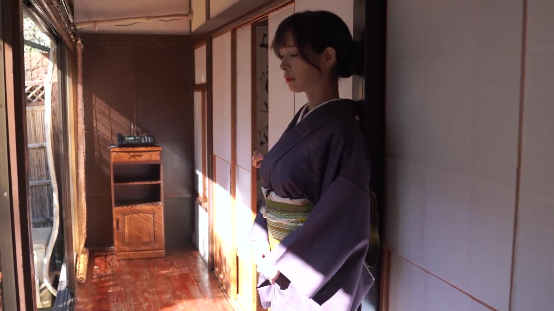 大學社團每年固定活動的古民宿住宿打工…與美麗女老闆和打工夥伴的同班同學發生秘密的偷情性愛三角關係 - AV大平台 - 中文字幕，成人影片，AV，國產，線上看