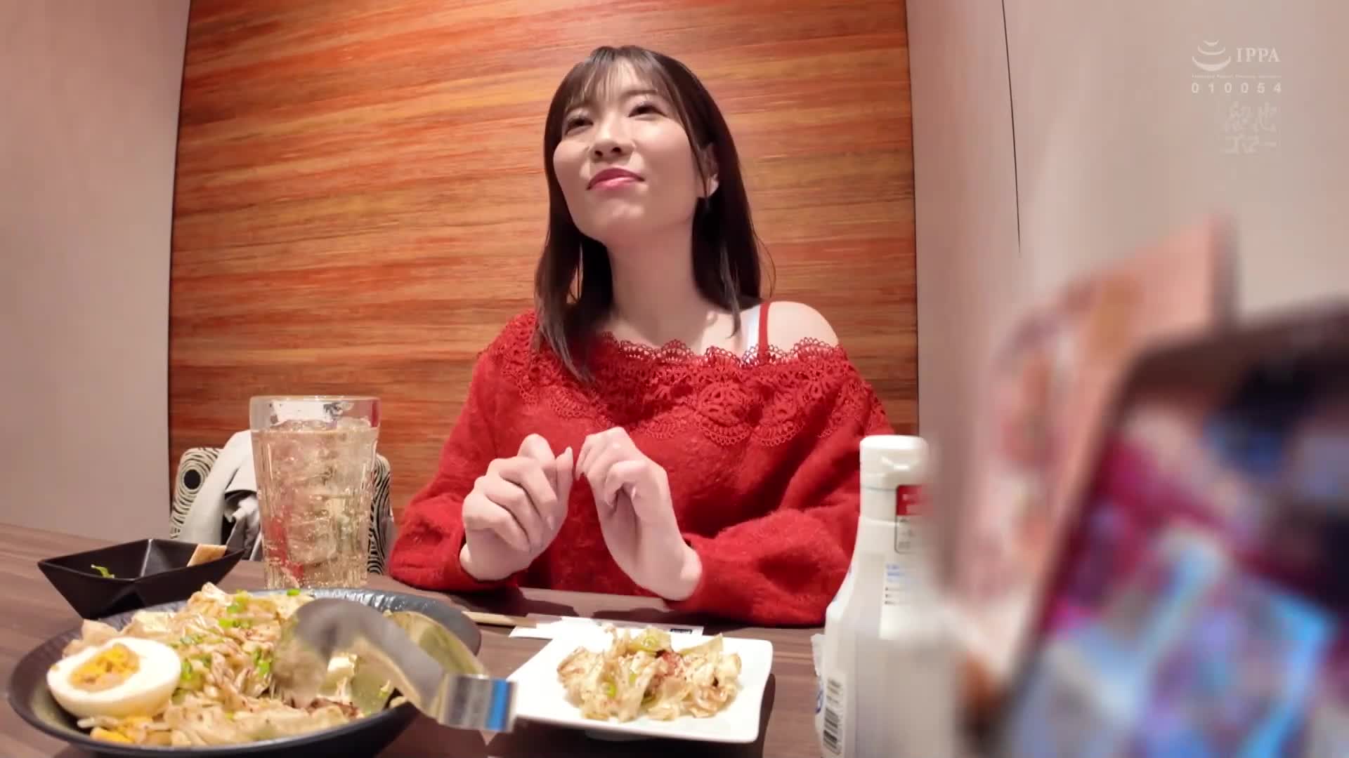 新人，26歲，是在表參道的牙醫診所發現的，笑容太耀眼的人妻牙科衛生士，AV首次亮相。真城花音 - AV大平台 - 中文字幕，成人影片，AV，國產，線上看