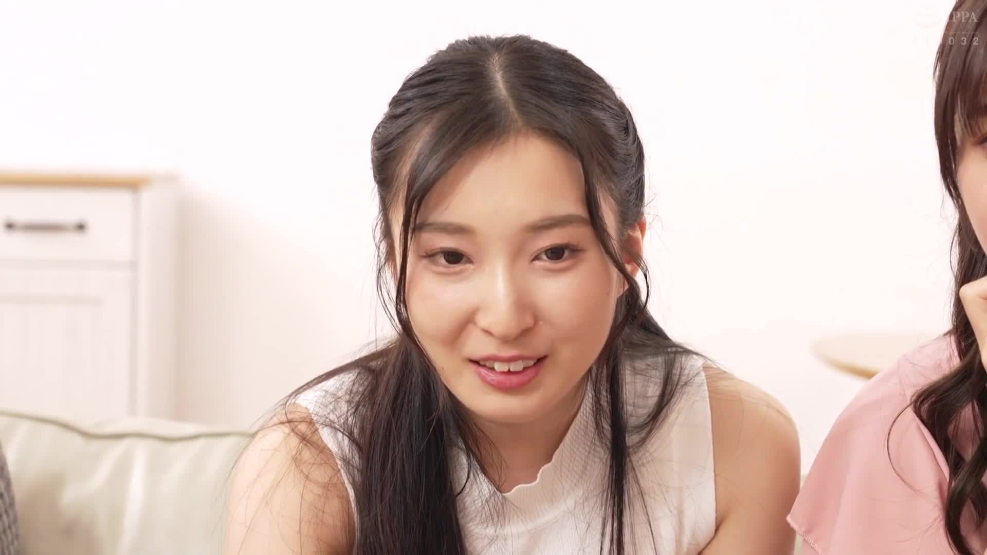 『AV初次看到，但是...這麼興奮啊...』巨乳年輕妻子們第一次觀賞AV，竟然因為興奮而發情，展開了大規模的女同性戀混亂交！與丈夫已經一年多沒有性生活了... - AV大平台 - 中文字幕，成人影片，AV，國產，線上看