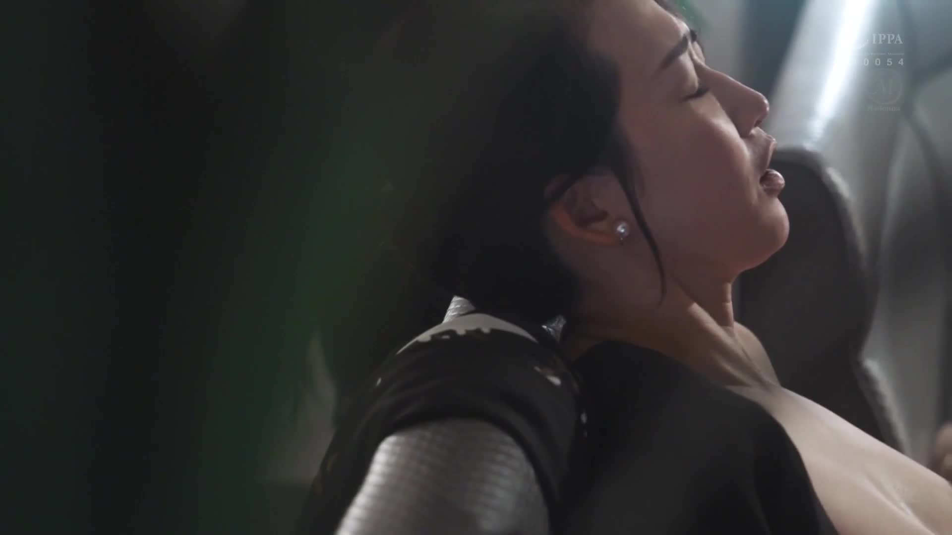 高級俱樂部的人妻，在太客的汗水和體液中，閉店後進行中出枕頭生意。水戶香奈 - AV大平台 - 中文字幕，成人影片，AV，國產，線上看