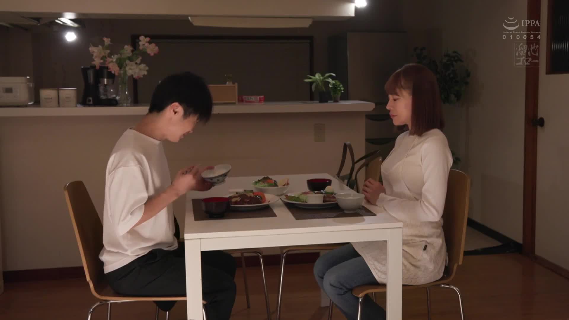 在妻子懷第二胎期間回娘家的時候，我和長子上幼兒園的老師在家裡大肆發生性關係。大谷雙葉 - AV大平台 - 中文字幕，成人影片，AV，國產，線上看