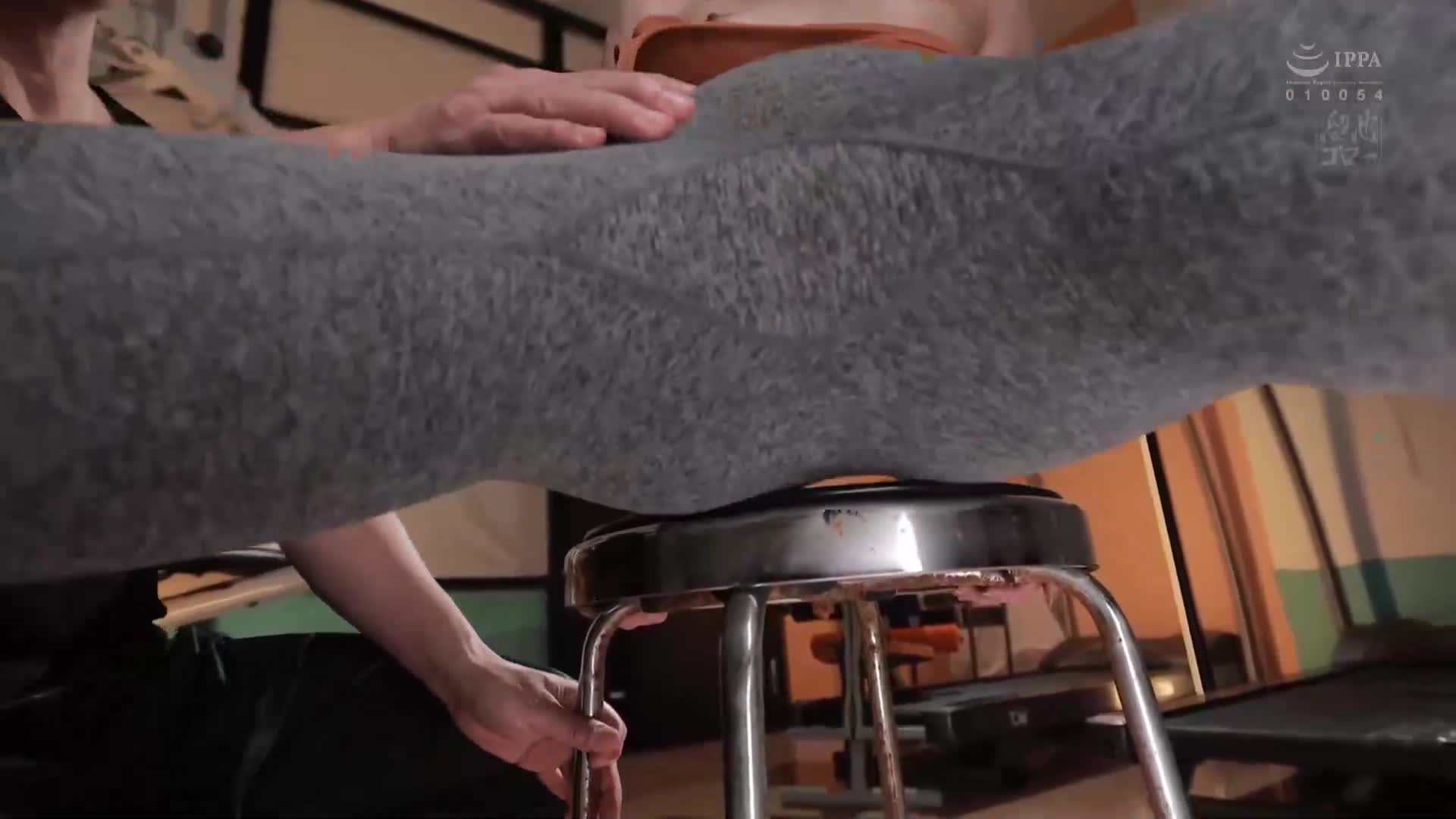 一位患有产后多汗症的人妻被下了春药，痉挛着达到无限次高潮！私人教练NTR 相葉美沙子 - AV大平台 - 中文字幕，成人影片，AV，國產，線上看