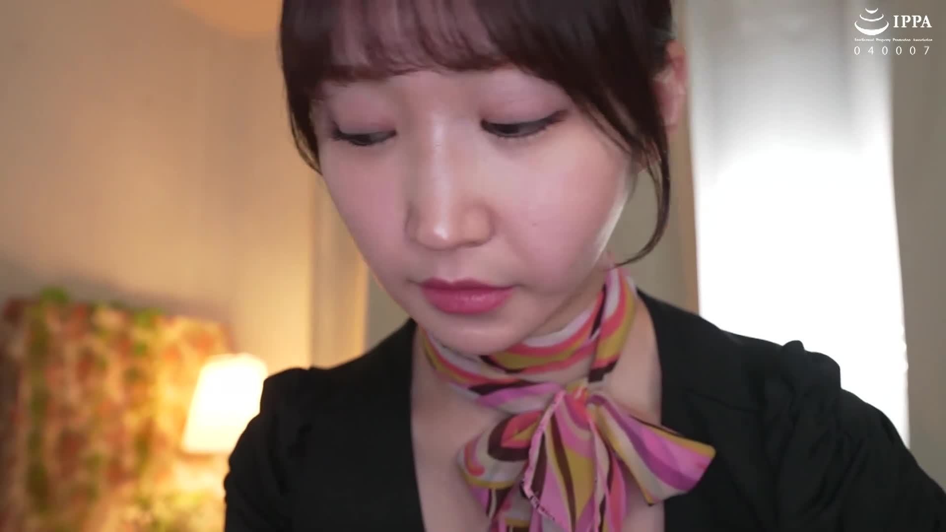 一個性感的怪物襲擊了她丈夫不在的美容院！年輕的妻子兼美容師被一個令人作嘔的老男人羞辱，並在她臉上射精……她被連續的中出和大量的潮吹所誘惑。依本詩織 - AV大平台 - 中文字幕，成人影片，AV，國產，線上看