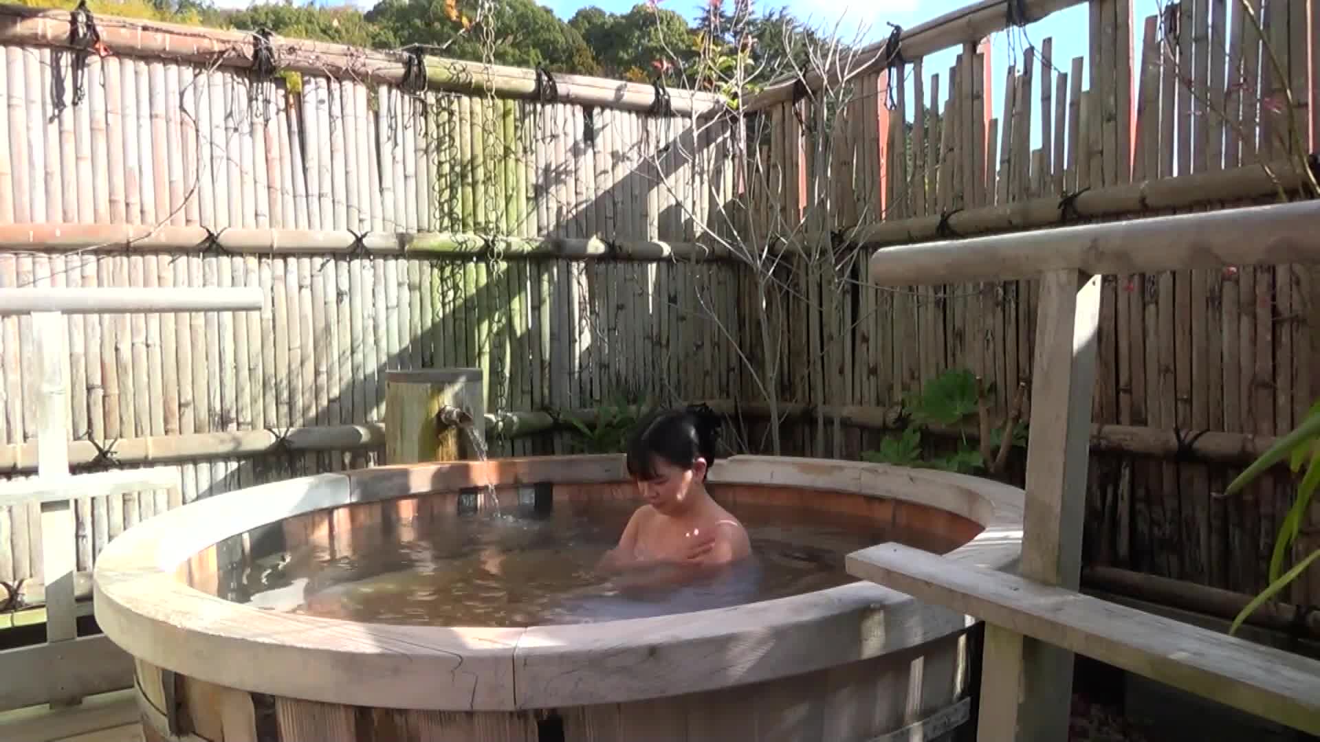 NTR露天溫泉！出於丈夫的要求，三名迷人的巨乳人妻被迫與他人發生關係 - AV大平台 - 中文字幕，成人影片，AV，國產，線上看