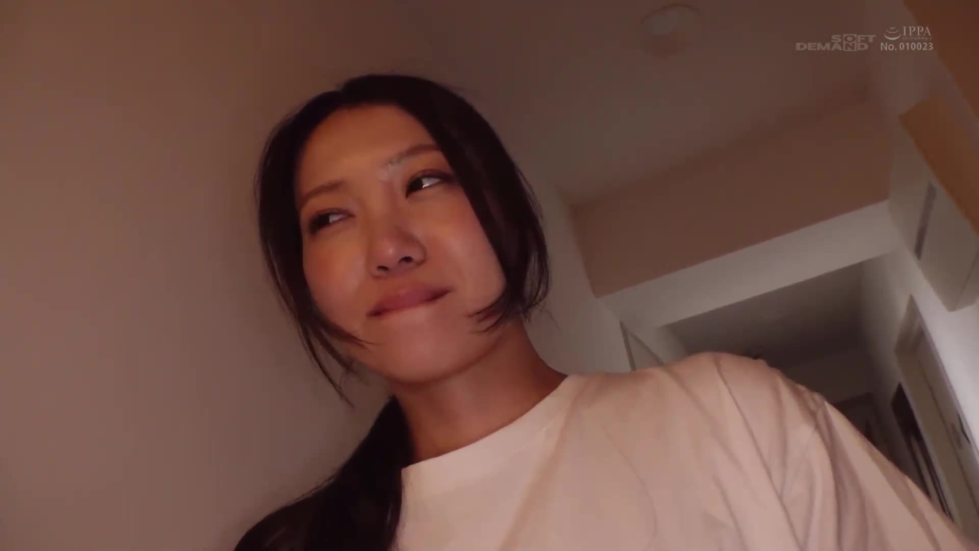 從根本上的明亮度，工作場所的畫室總是充滿笑容 - 今村由美，34歲，第4章。平常與丈夫放鬆的客廳被高潮和漏尿淹沒！從正午開始的禁忌之家拍攝。 - AV大平台 - 中文字幕，成人影片，AV，國產，線上看