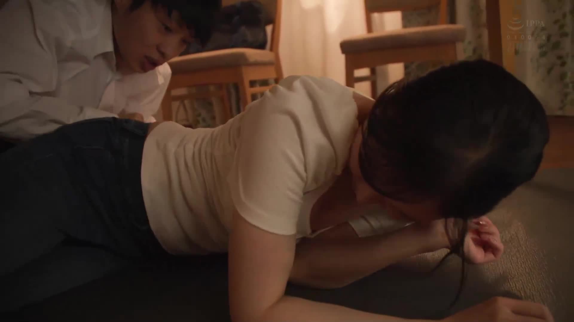 朋友媽媽無意識的浮出的內衣乳頭誘惑 流川春香 - AV大平台 - 中文字幕，成人影片，AV，國產，線上看