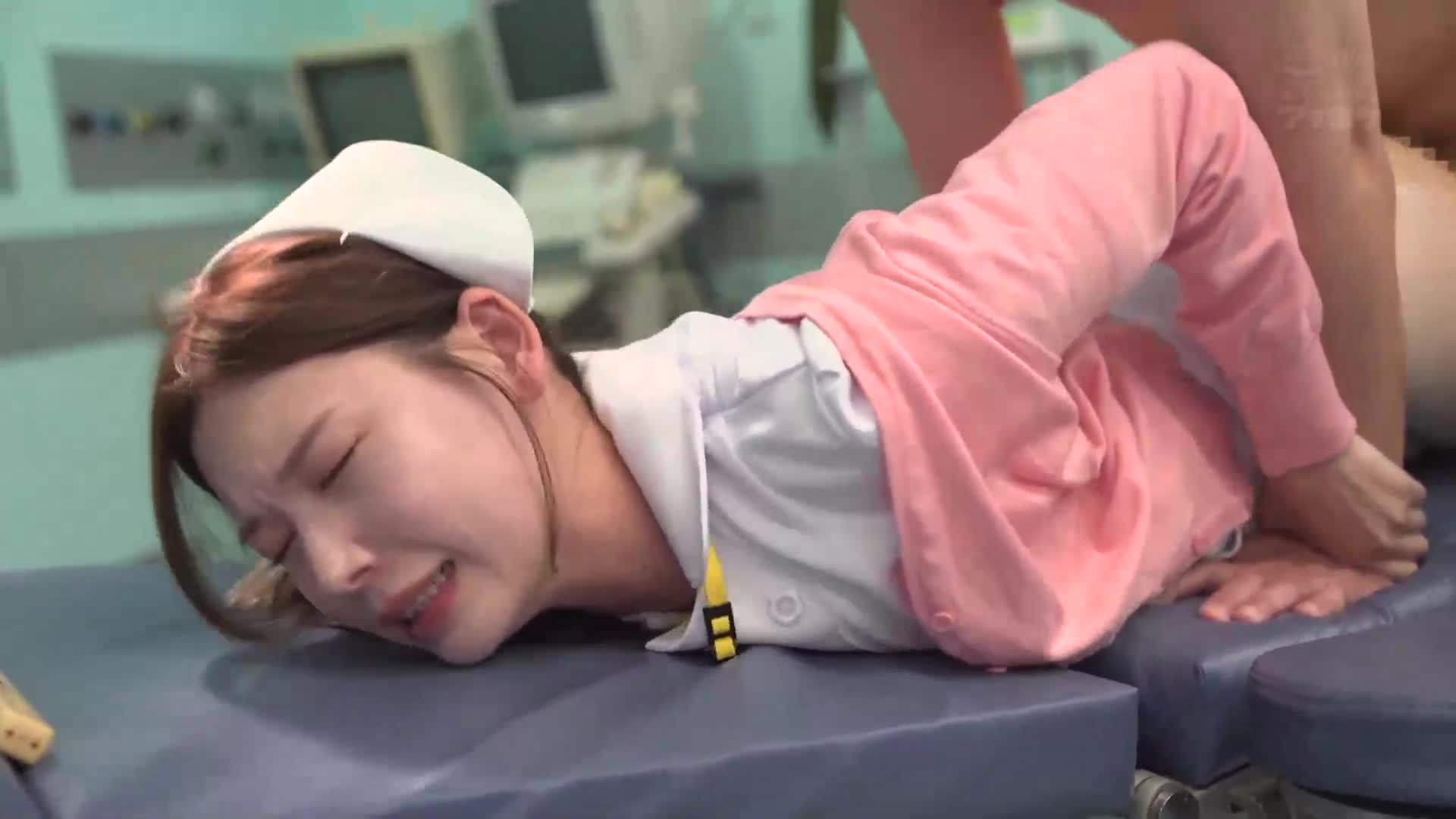 異常性慾治療中心的特寫紀錄片。一位身穿白袍的天使，接納了所有沉迷於射精的失控陰莖。明里紬 - AV大平台 - 中文字幕，成人影片，AV，國產，線上看