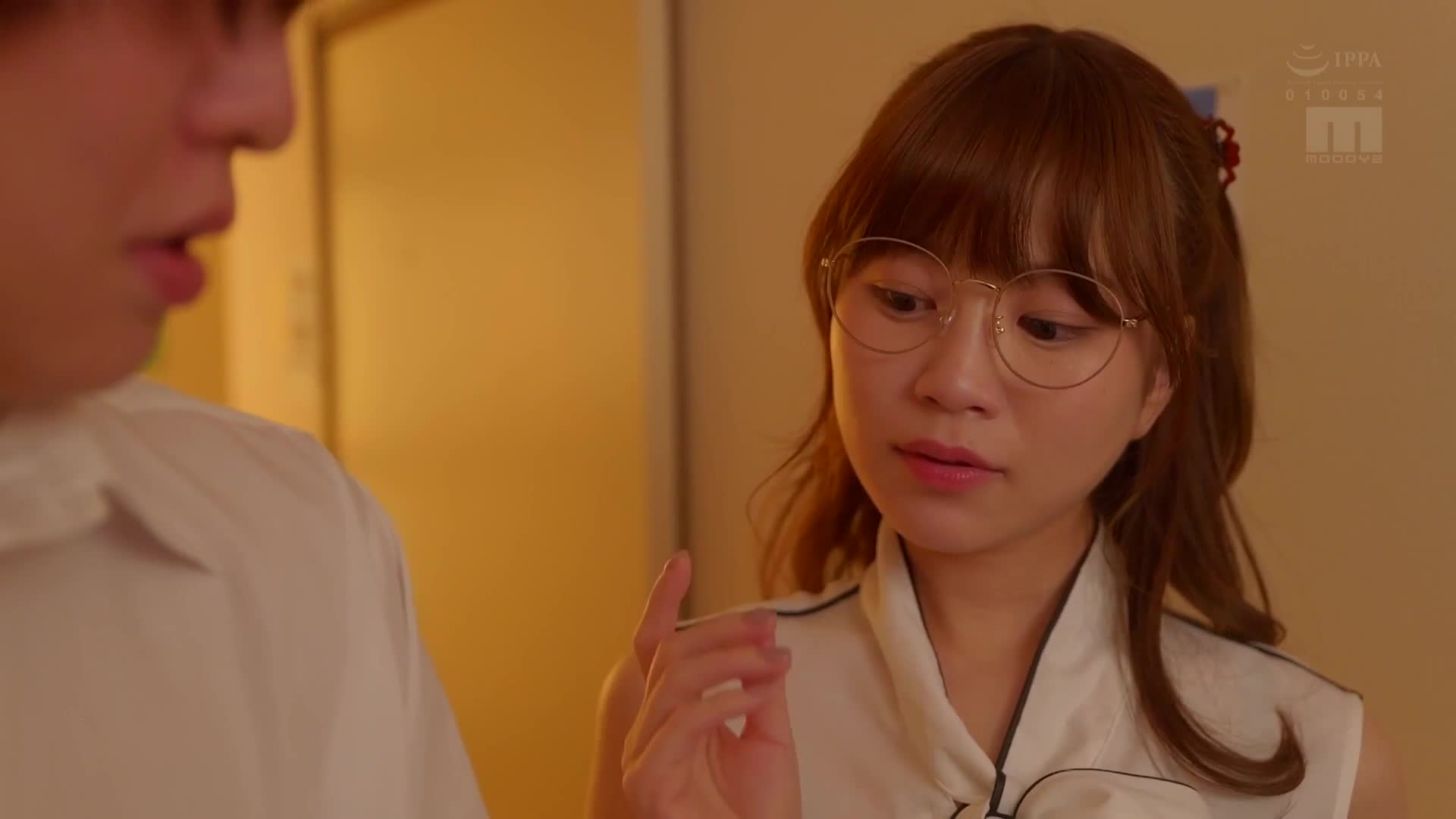 年輕的時候喜歡的老師背後擁抱、捏弄乳頭、淫語教學，盡管身邊有女友，卻被偷情的中出課程NTR 。天宮花南 - AV大平台 - 中文字幕，成人影片，AV，國產，線上看