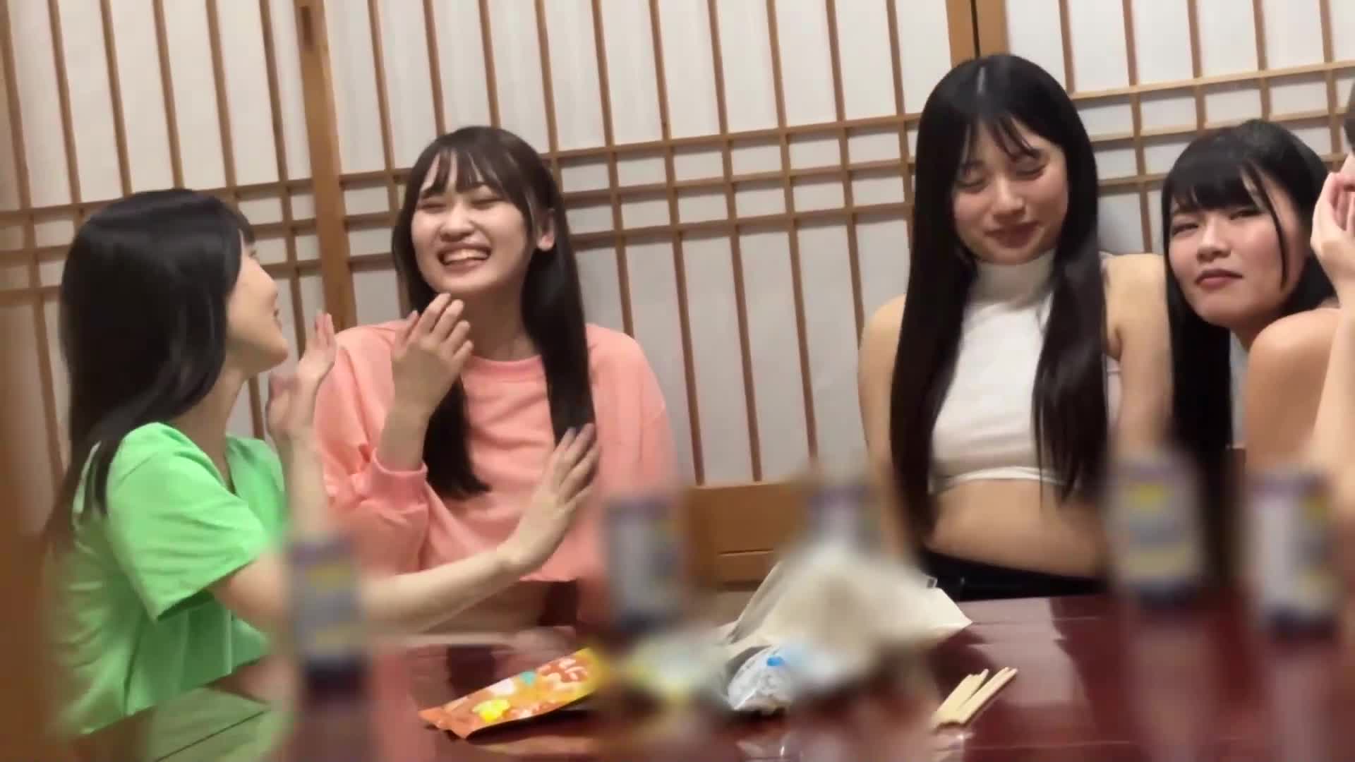 一個美麗流汗的女孩投入到混亂的交換性愛之中，進行為期一晚兩天的遠征【流出影像】●●●●LAB所屬偶像（臨時）2025年出道前集訓。 - AV大平台 - 中文字幕，成人影片，AV，國產，線上看