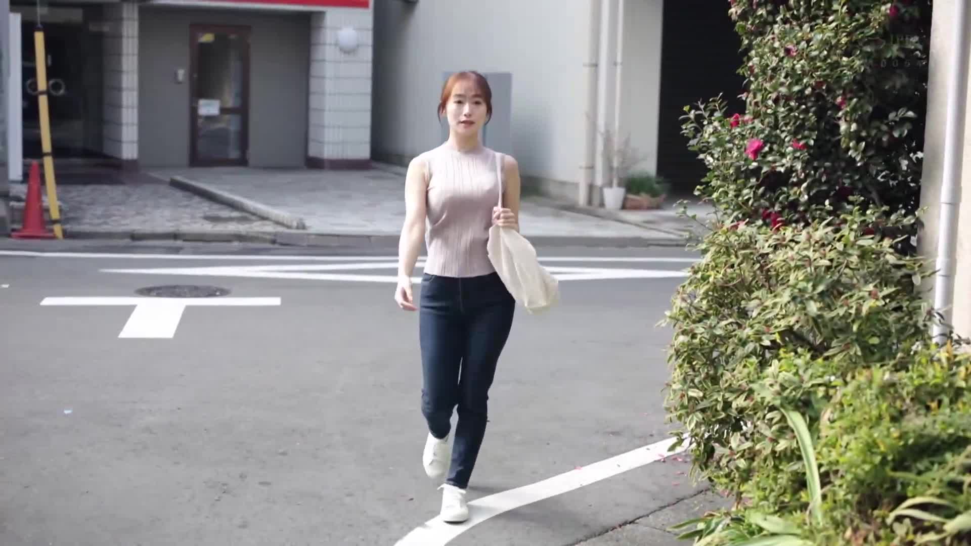 正在打掃中，毫無防備地被立即插入，屁股洞毫無遮掩地狂歡，美麗到令人窒息的人妻巨臀家政婦，沉溺於多次生插SEX中。 白石茉莉奈 - AV大平台 - 中文字幕，成人影片，AV，國產，線上看