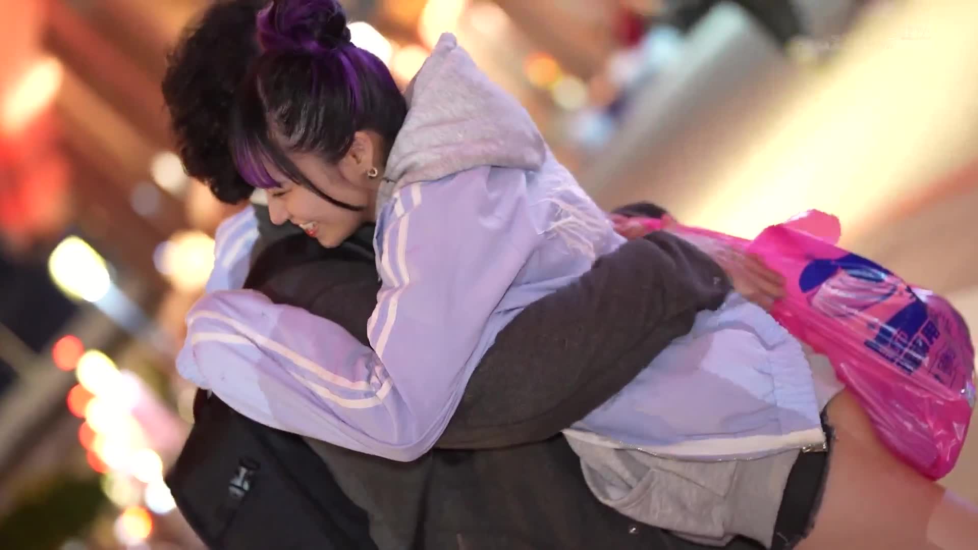 這樣的臉上充滿著壞壞的表情，完全被巨大的陽具所迷惑。台灣美少女與三名大陰具日本代表瘋狂亂交！無論是小小的陰道被陽具填滿的激烈抽插，感激之情都無法停止！！巔峰‘感謝性愛’ 齋齋 - AV大平台 - 中文字幕，成人影片，AV，國產，線上看