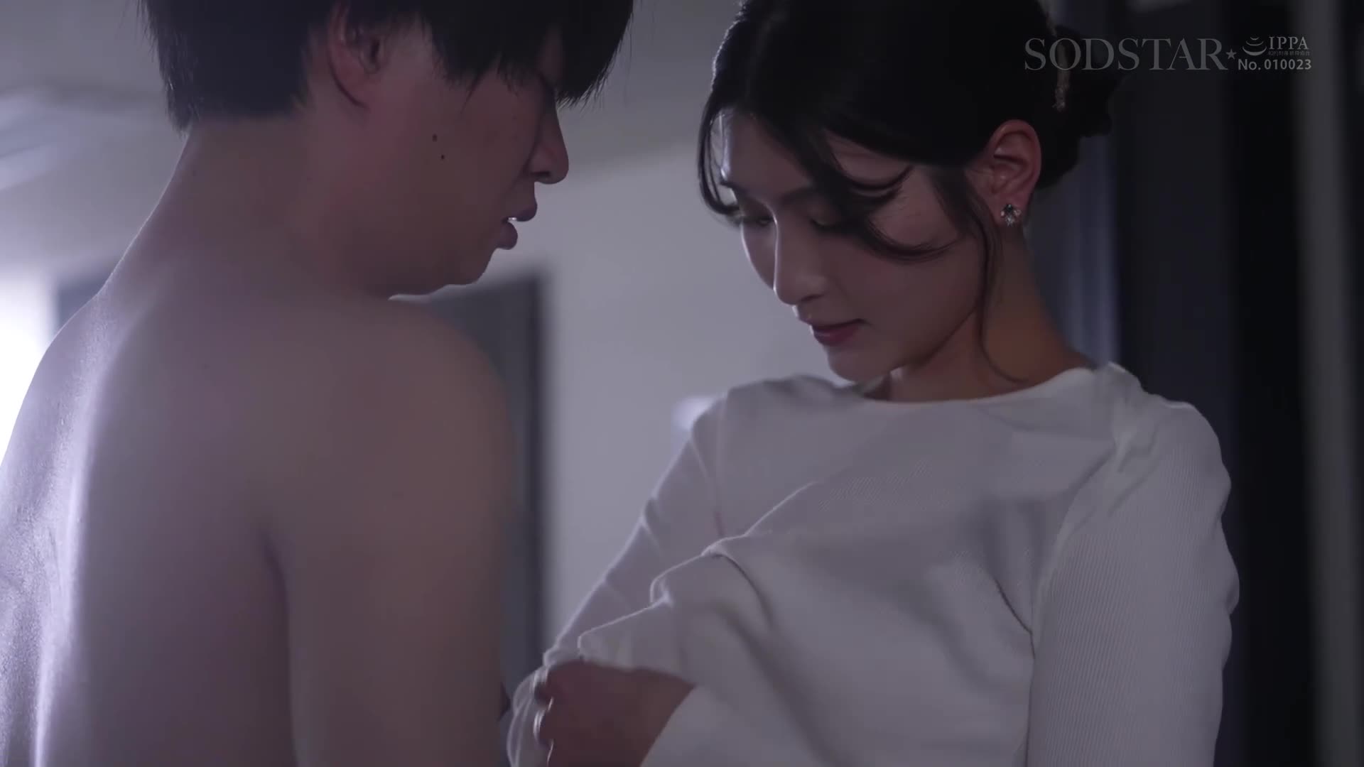 難搞同事一起喝酒後一夜情，深入陰道契合的陰莖相性太好，體驗人生最高潮感覺...雖然一點也不喜歡，卻不斷再次做愛的本庄鈴 - AV大平台 - 中文字幕，成人影片，AV，國產，線上看