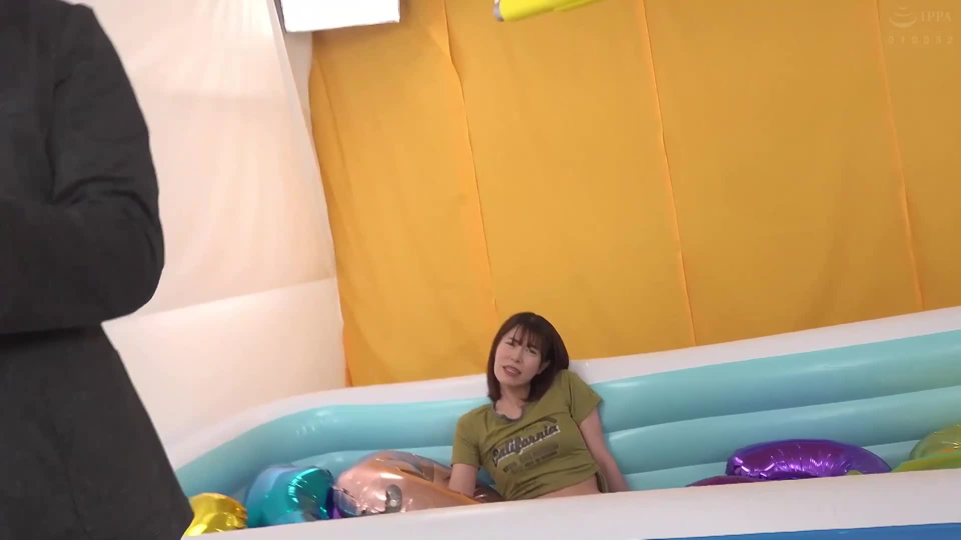 在男朋友面前！羞恥螃蟹走光夾娃娃機！瞄準豪華獎品，若失敗即刻進行色情懲罰遊戲，無限制地進行中出性愛！ - AV大平台 - 中文字幕，成人影片，AV，國產，線上看