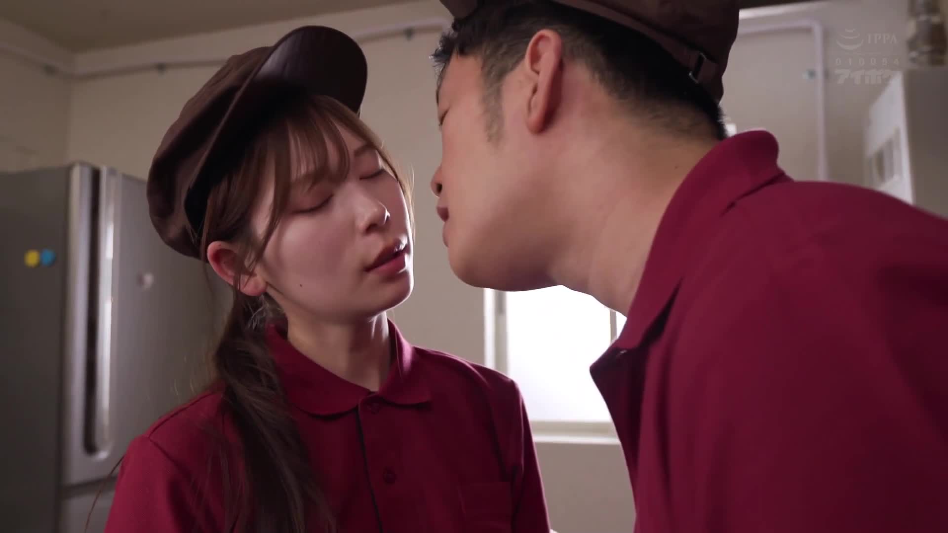 這是一個真實生動的非虛構故事：作為已婚的牛丼店員，我為何會沉迷於與年輕學生發生不忠中出性行為，他將我視為女性的原因。明里紬 - AV大平台 - 中文字幕，成人影片，AV，國產，線上看