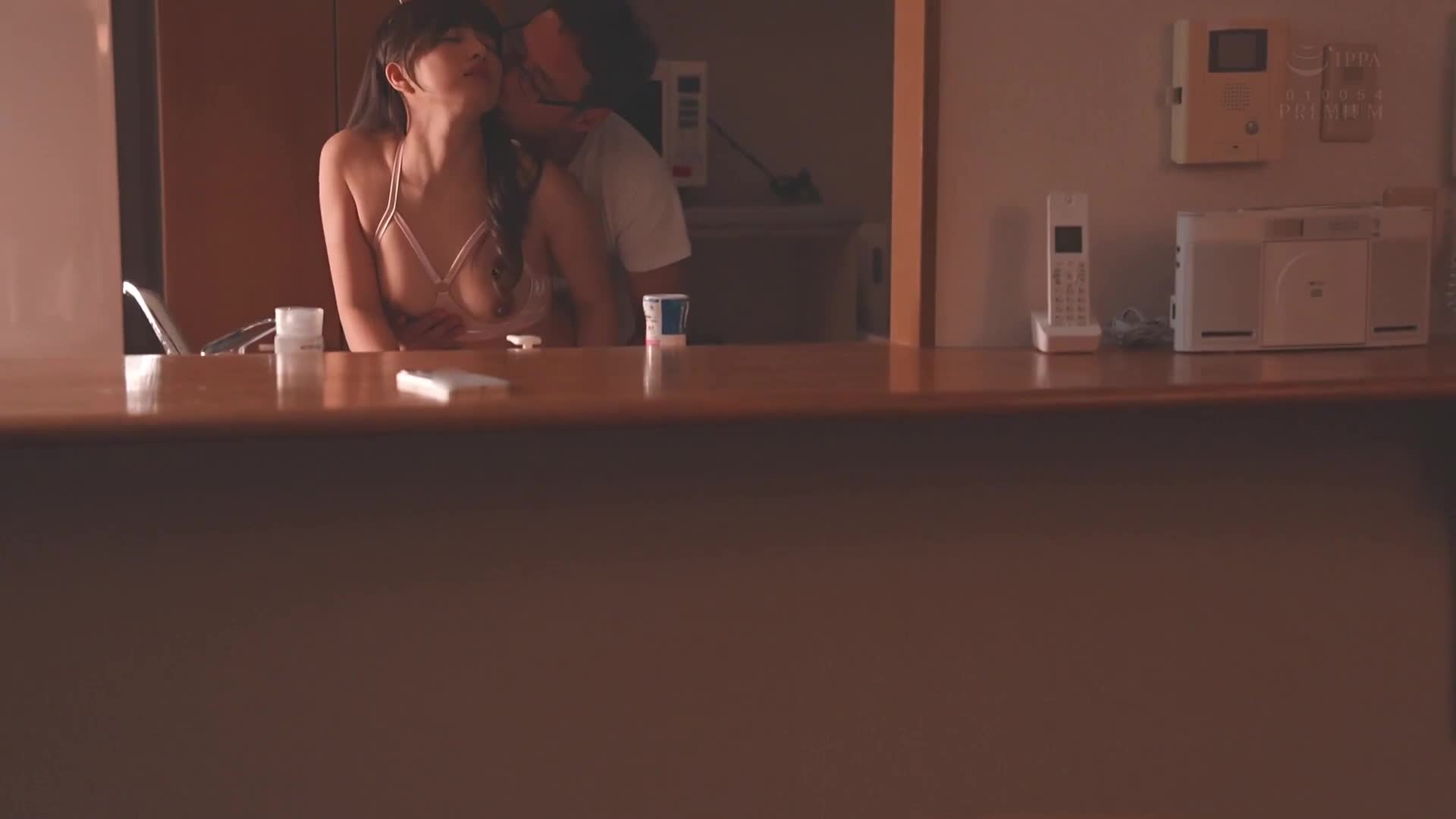 義父專用逆兔寶貝妻 結婚前秘密從事風俗工作被揭發…被迫接受言聽計從的內射服務。 根尾朱里 - AV大平台 - 中文字幕，成人影片，AV，國產，線上看