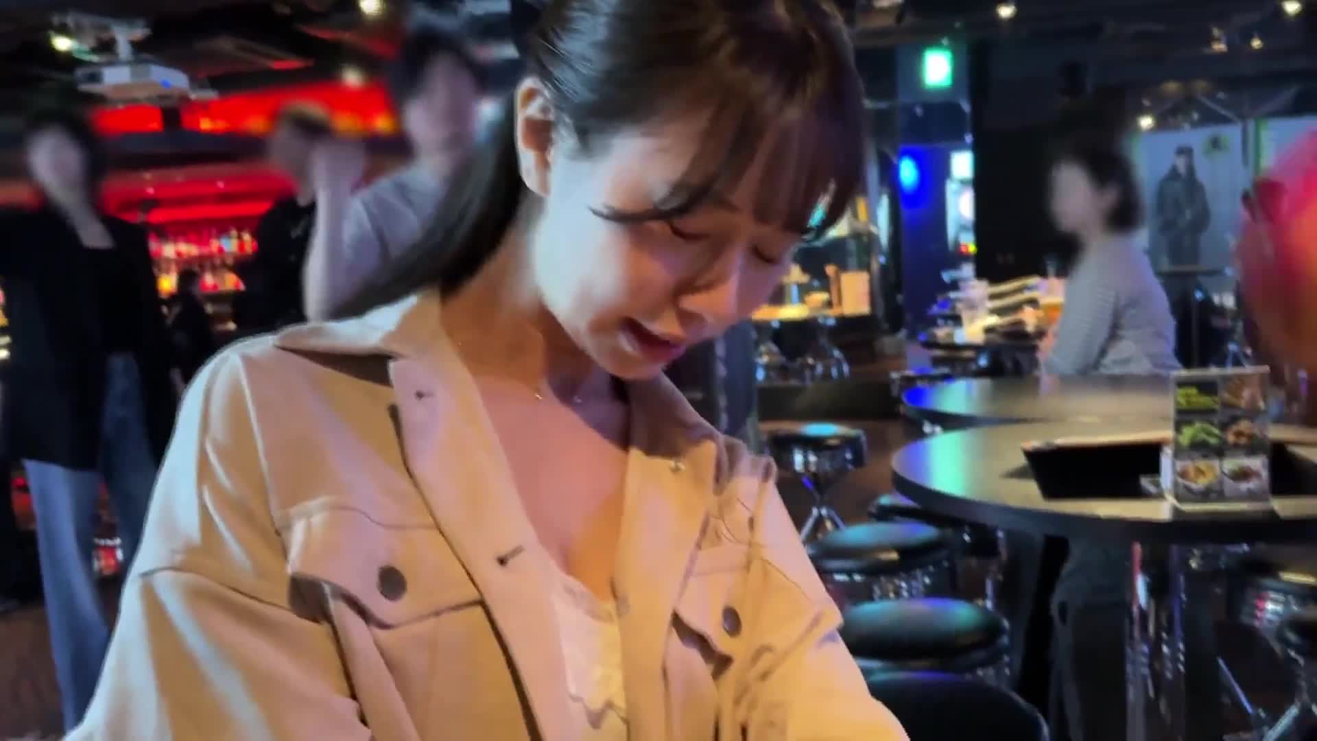 『再深入一點』小惡魔女友挑戰飛鏢！雖然飛鏢技術一般，性愛技巧卻絕佳！每次換姿勢都高潮連連！！瞄準男人心靈射擊！！真正的軟派，初次拍攝。 2211 - AV大平台 - 中文字幕，成人影片，AV，國產，線上看