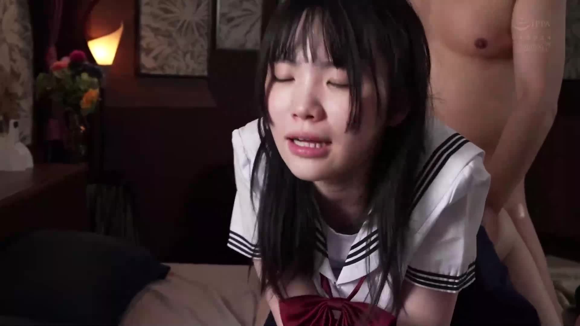 元子演員的女學生被喜歡孩子的變態老師們襲擊，並被舔遍子役Acup身體，似乎要長大成人了。櫻桃奈 - AV大平台 - 中文字幕，成人影片，AV，國產，線上看