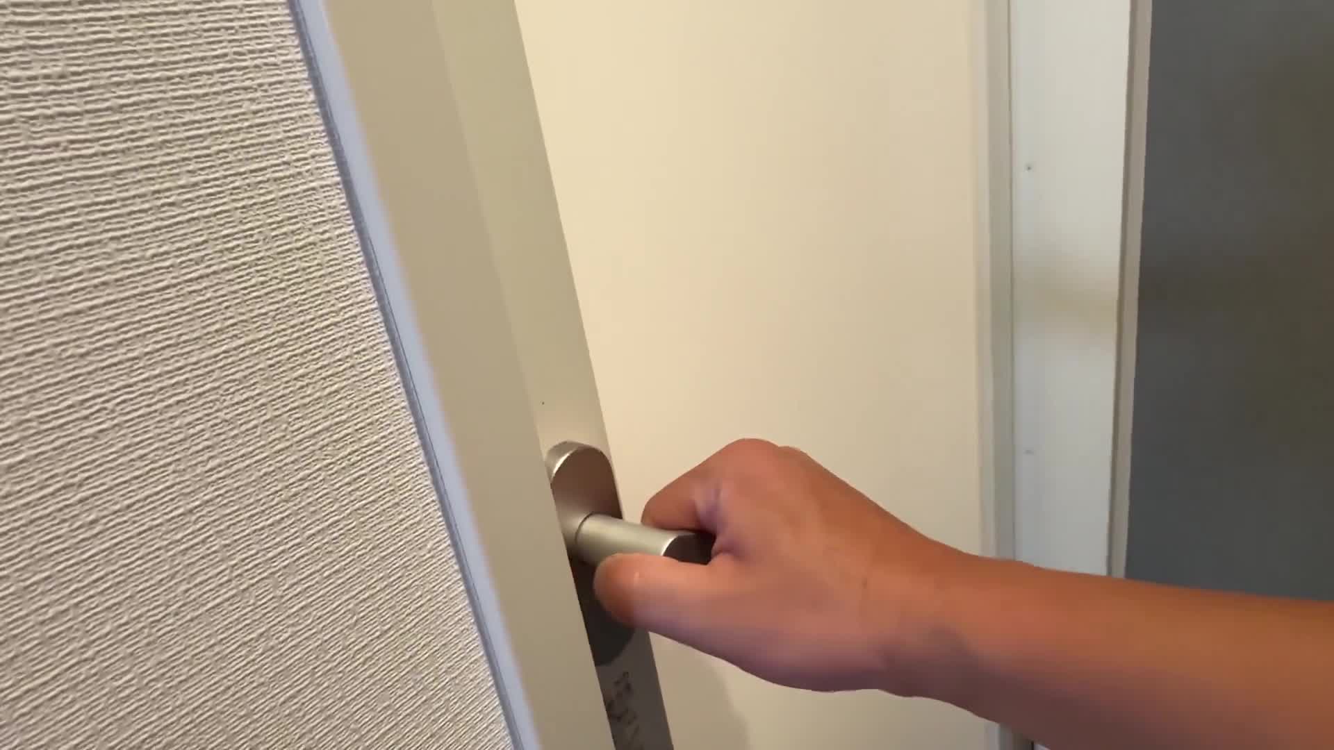 露出度高、谷間大放送的淫蕩洋裝，常去誘惑酒吧的姊姊，被搭訕後輕易帶去旅館虐待淫亂至極的29歲熟女瑞宮。 - AV大平台 - 中文字幕，成人影片，AV，國產，線上看