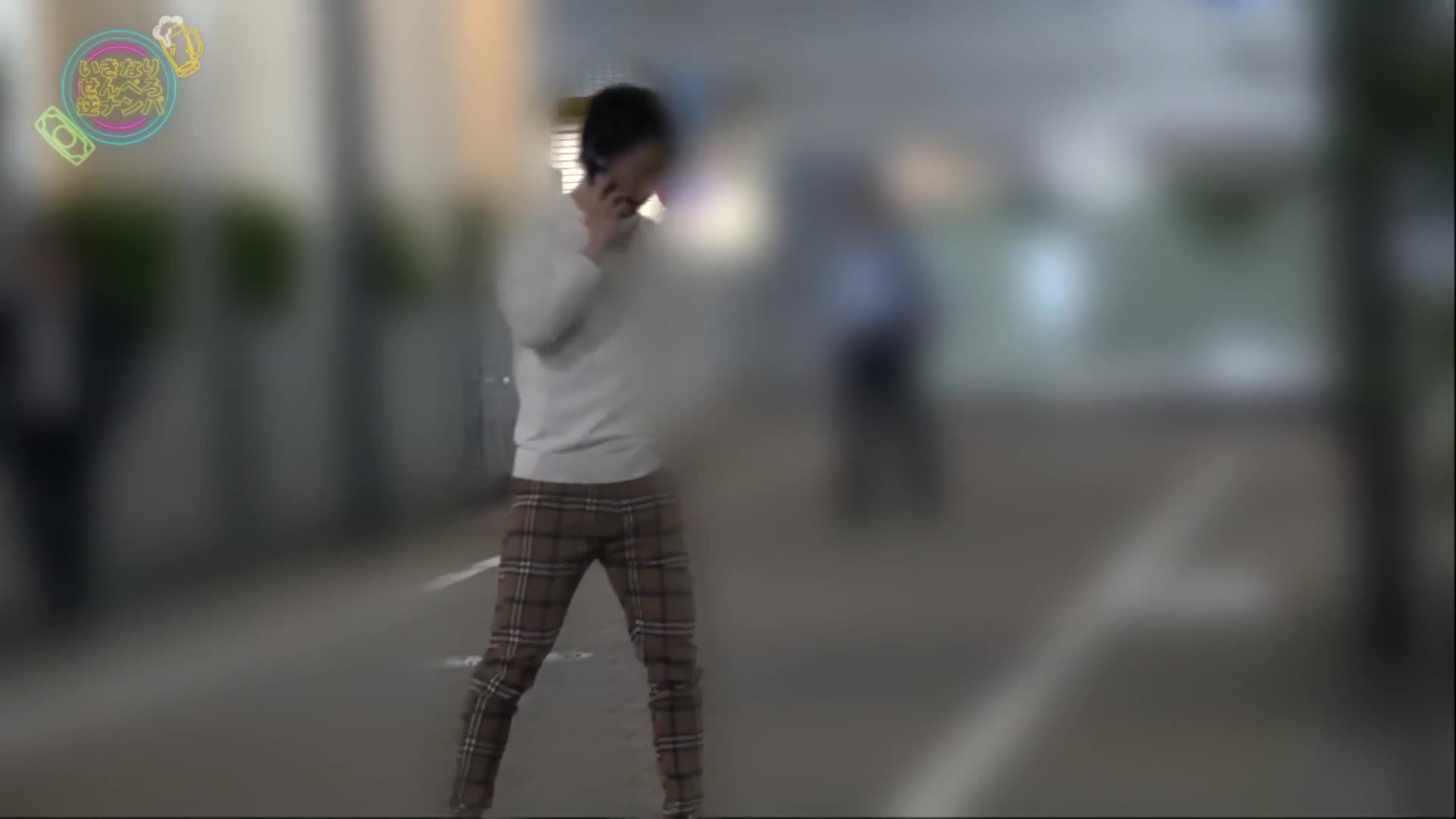 在涉谷附近棲息的真實扇扇美女w用淫蕩的眼神抓住目標的陽具，今晚又要進行生交配www - AV大平台 - 中文字幕，成人影片，AV，國產，線上看