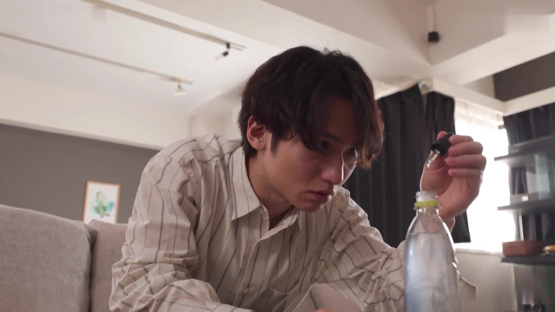 [AI解碼版]怪異網購買的媚藥，無知純淨的女子校生誤喝後發情！！瘋狂用手指抓擦私處，在桌角上磨擦自慰！！濕潤的陰道執著地貪婪地接受親人的陽具，懇求內射性愛！！ - AV大平台 - 中文字幕，成人影片，AV，國產，線上看