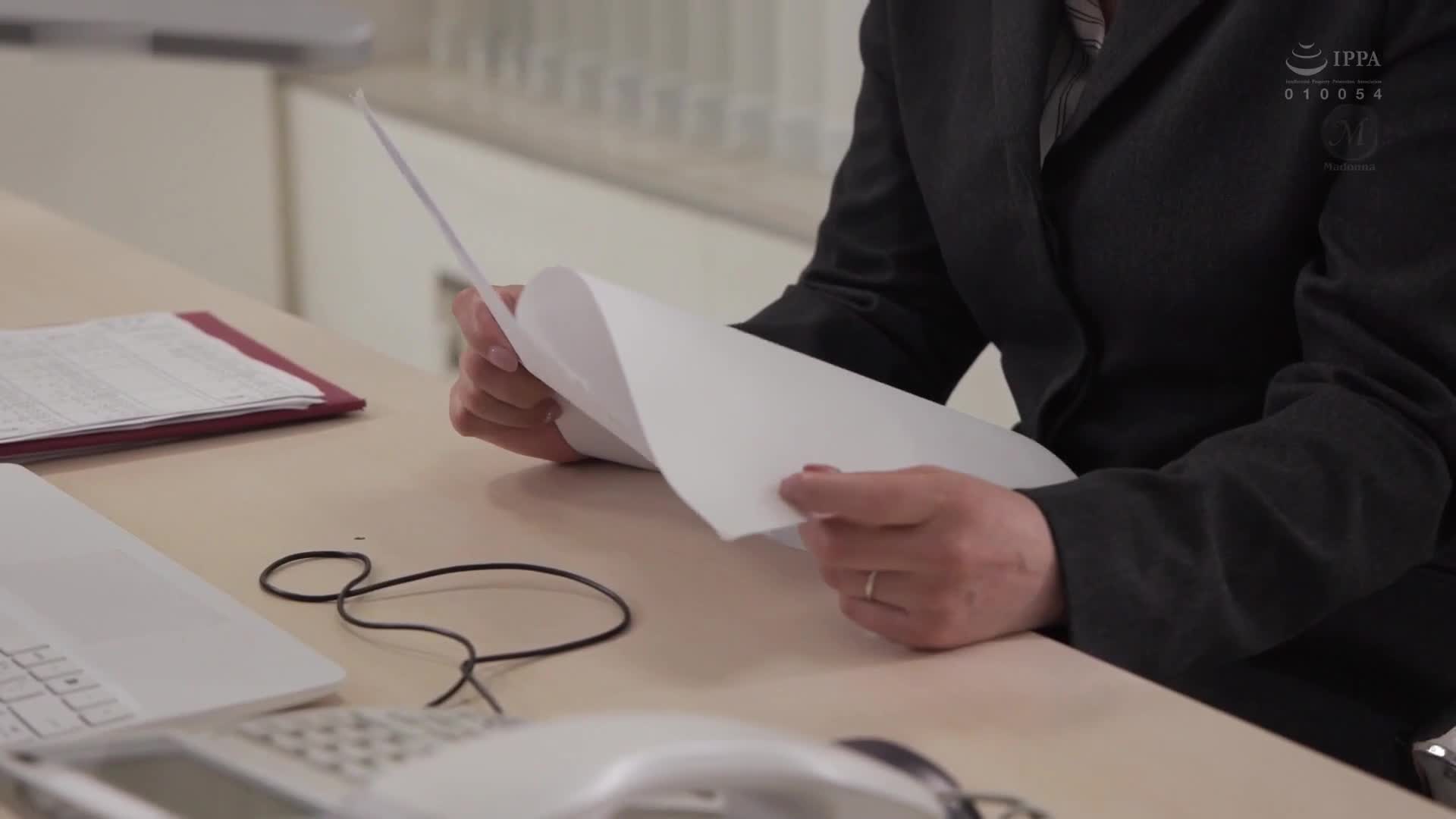 [AI解碼版]「部長已經成為我們的玩具了」：傲慢女上司在公司裡屈服於耐力強的部下的凌辱團體交換──友田真希 - AV大平台 - 中文字幕，成人影片，AV，國產，線上看