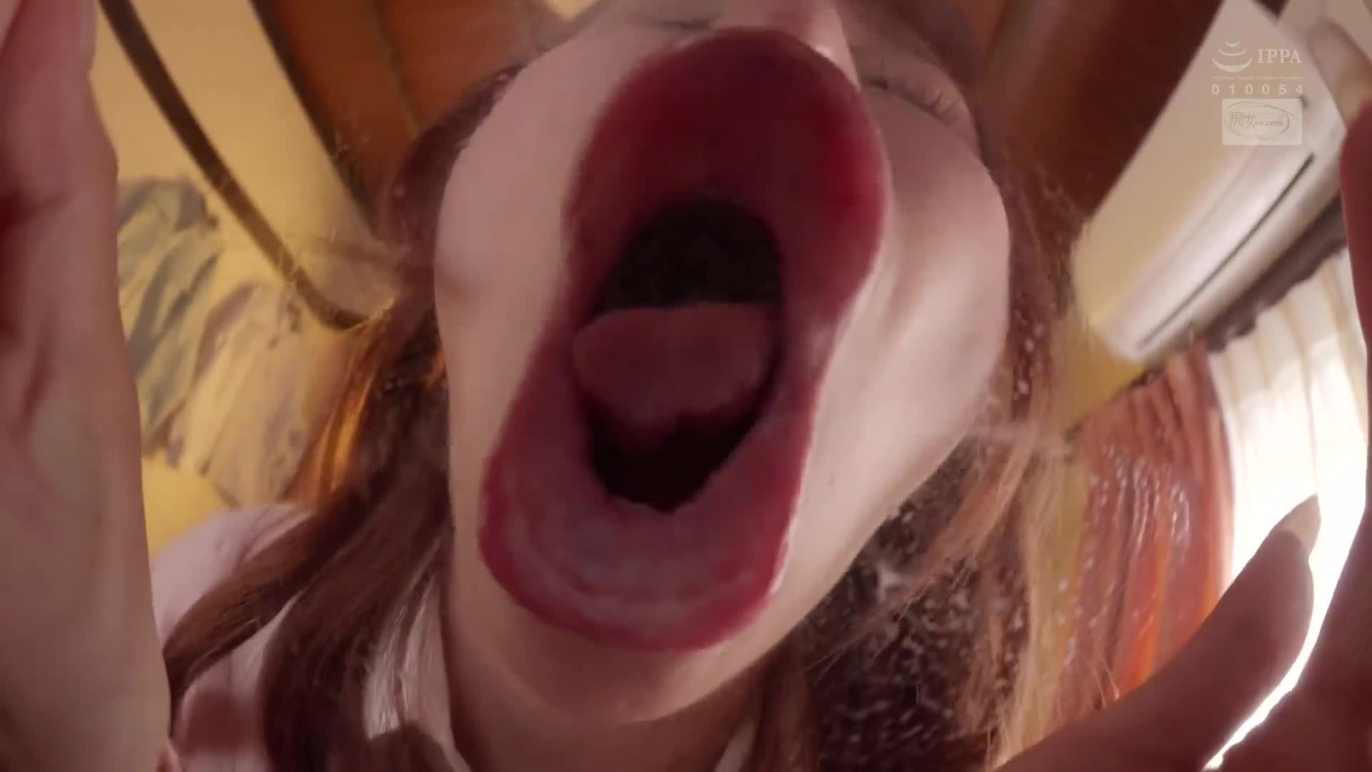 一個放蕩的日系女孩，露出了屁股和內褲。巨乳×翹臀×修長美腿×超短裙。她豐滿性感的身材極具挑逗性，她悠閒地散步消磨時間，結果我被她內射了。有岡美羽 - AV大平台 - 中文字幕，成人影片，AV，國產，線上看