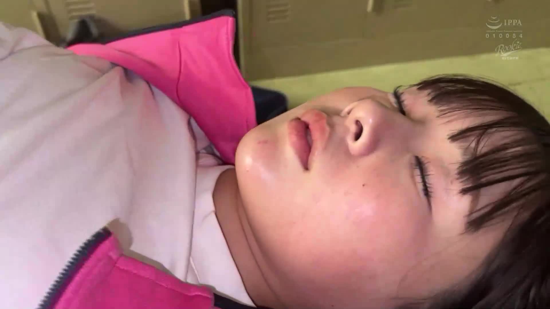 電車上經常看到的可愛女孩被騷擾跟蹤！電車痴漢！睡眠性侵！家庭襲擊！魔鬼行為盛宴 櫻庭萌奈 - AV大平台 - 中文字幕，成人影片，AV，國產，線上看