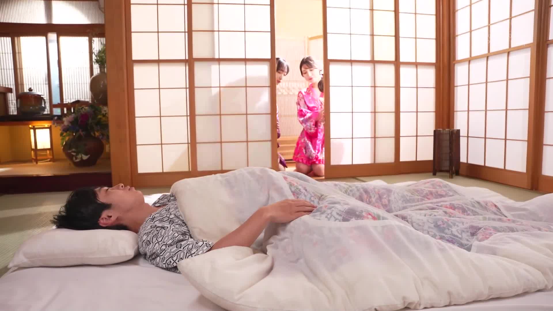 W美人女將以傳統的騎乘姿勢和腦部淫語來款待1天1組限定的淫蕩旅館。蓮實克蕾兒 森澤佳奈 - AV大平台 - 中文字幕，成人影片，AV，國產，線上看