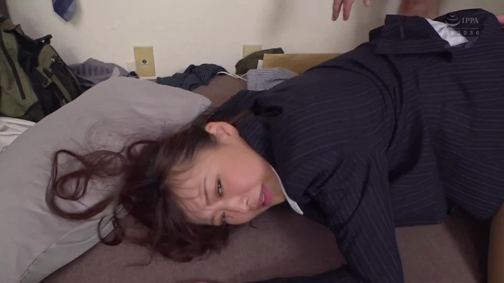 善良妻子主婦 在大型建築公司裡 一位穿著套裝的美女被汗臭的大雞巴工人強行輪插 葉月真由 - AV大平台 - 中文字幕，成人影片，AV，國產，線上看
