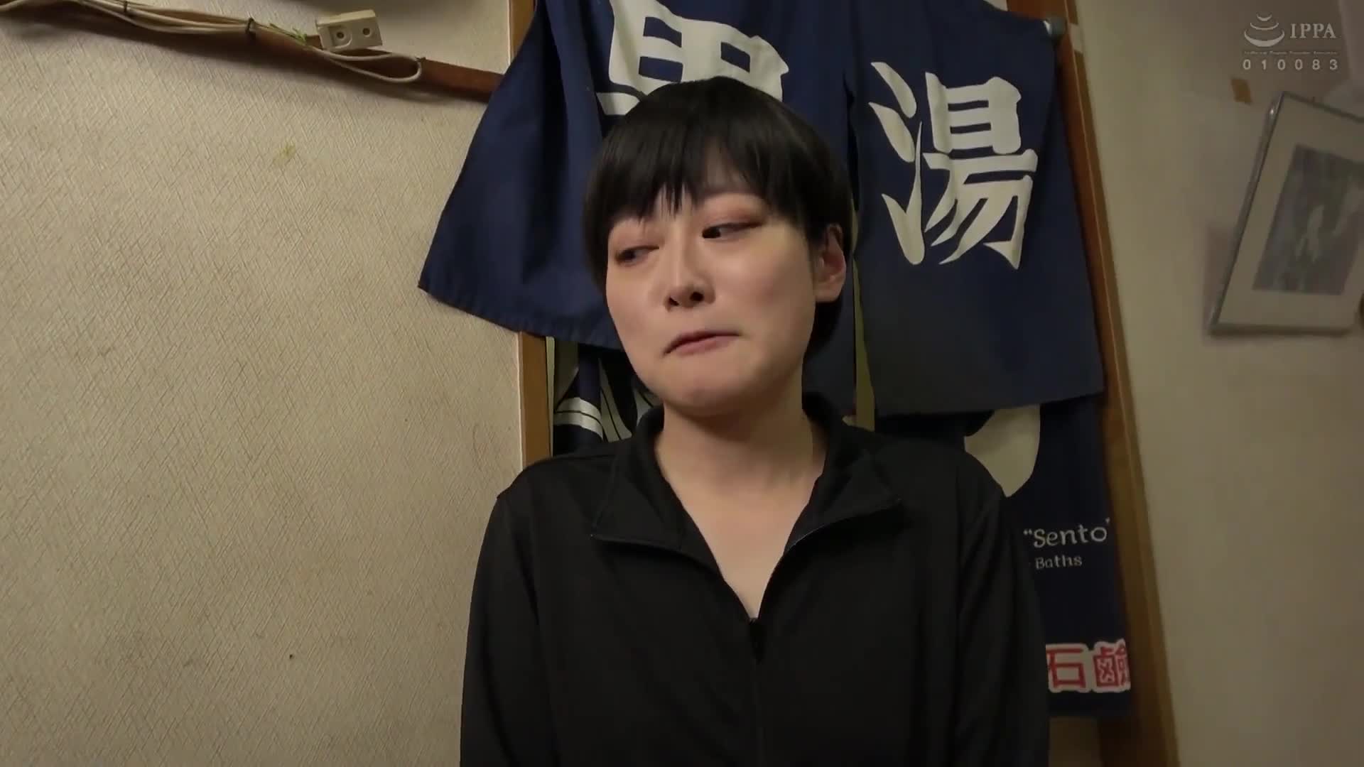 一般男女監控AV 平胸女孩！一條毛巾進入男湯偷偷摸摸看看？如果被發現是女生，立即在場的男客戶被強迫戀愛！最後全部人都發現並公開內射性愛！ - AV大平台 - 中文字幕，成人影片，AV，國產，線上看